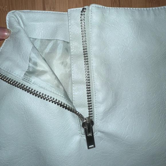 Mint Green Front Zipper Skirt - Picture 3 of 5